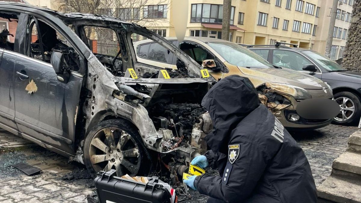 Школяр влаштував підпал автівки на Прикарпатті на замовлення рф