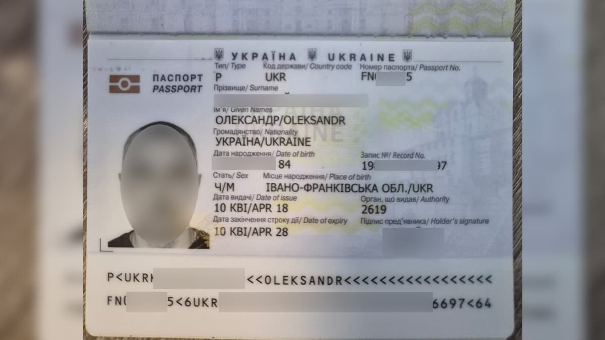 Прикордонники затримали прикарпатця із підробленими документами