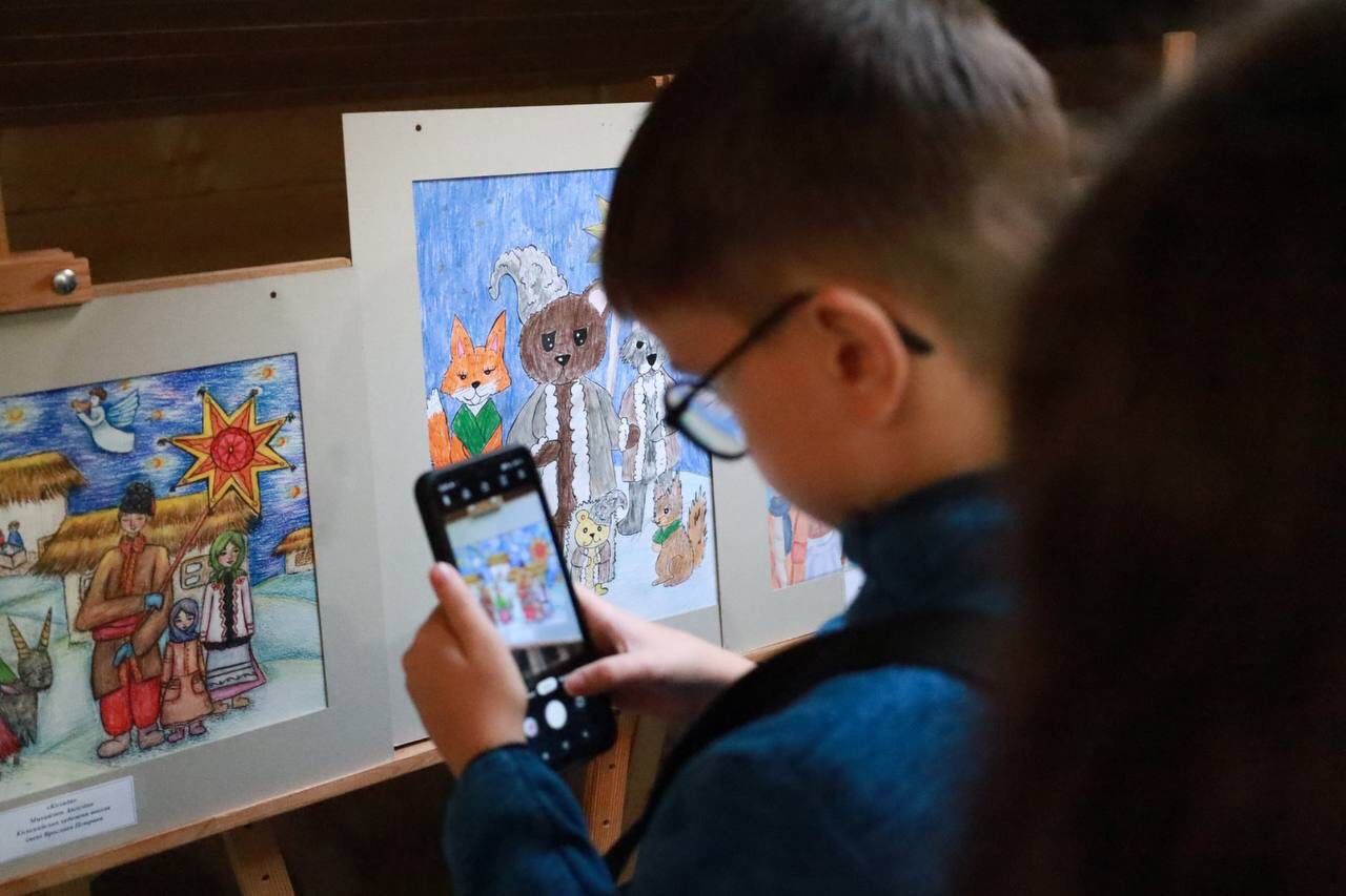 "Барви Різдва": у Коломиї відкрили виставку творчих робіт юних митців 4
