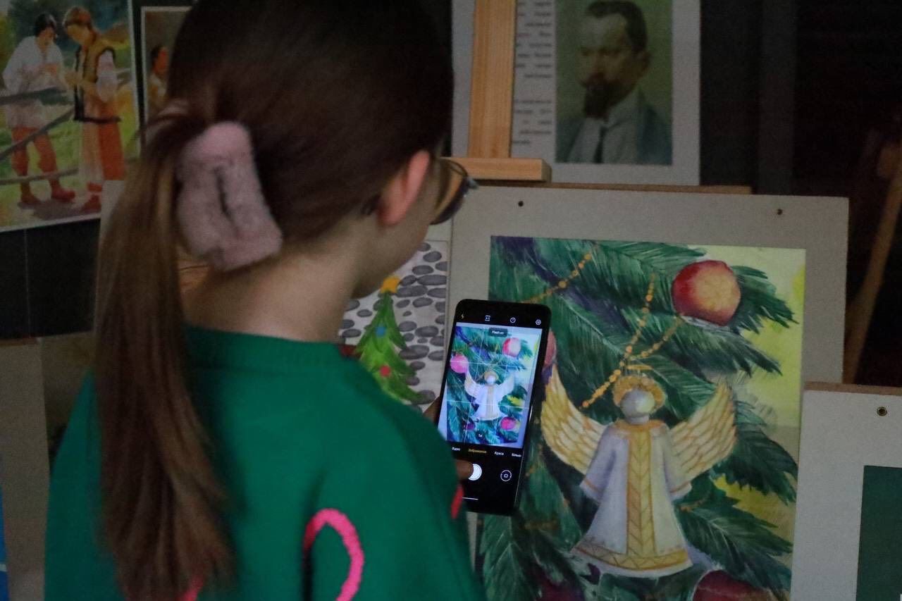 "Барви Різдва": у Коломиї відкрили виставку творчих робіт юних митців 6