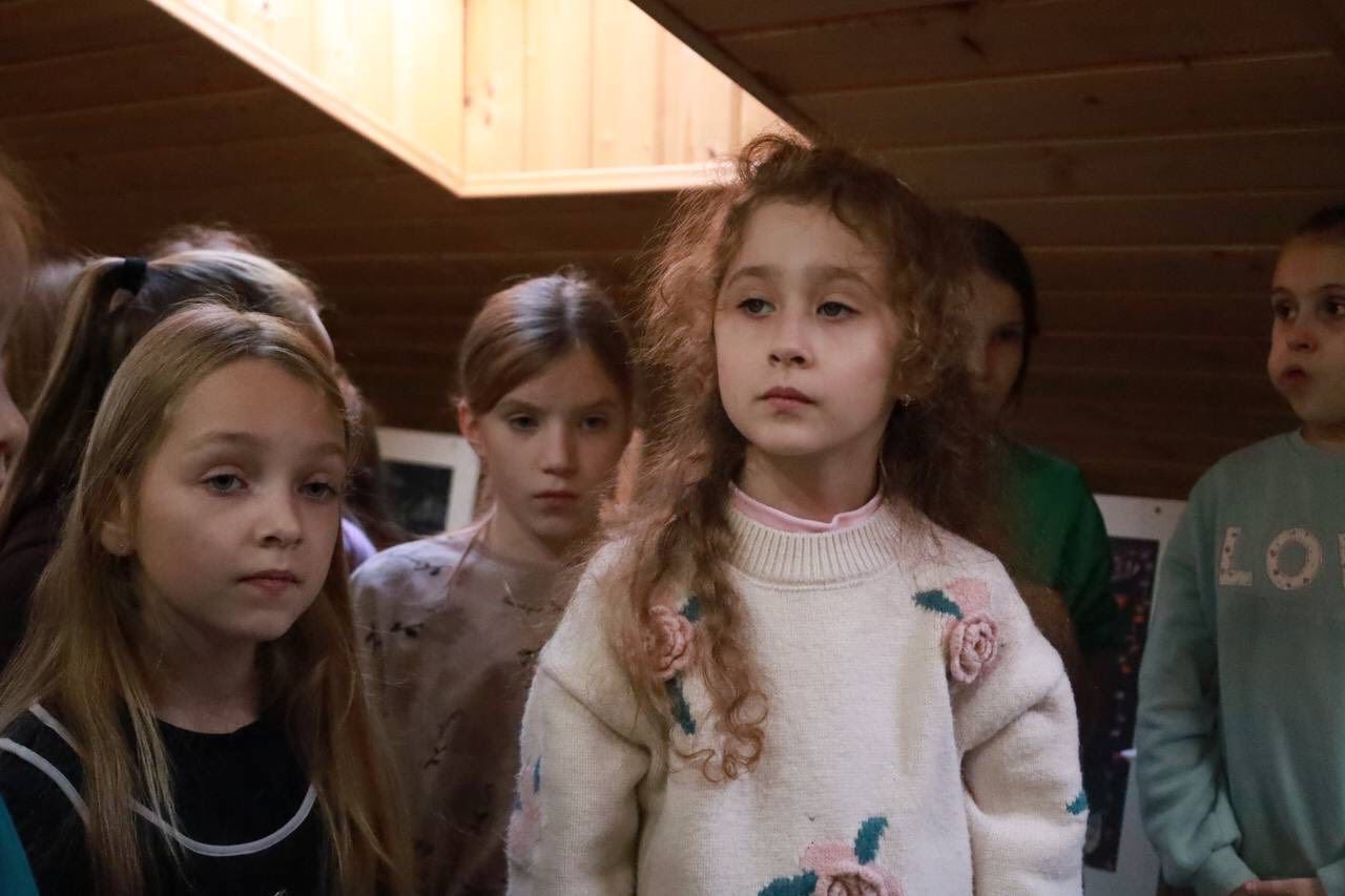 "Барви Різдва": у Коломиї відкрили виставку творчих робіт юних митців 12