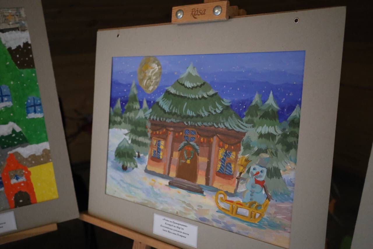 "Барви Різдва": у Коломиї відкрили виставку творчих робіт юних митців 14
