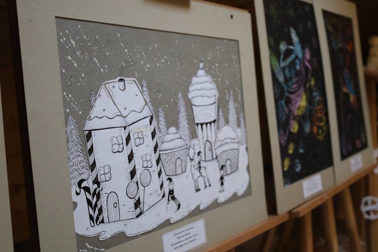 "Барви Різдва": у Коломиї відкрили виставку творчих робіт юних митців 16