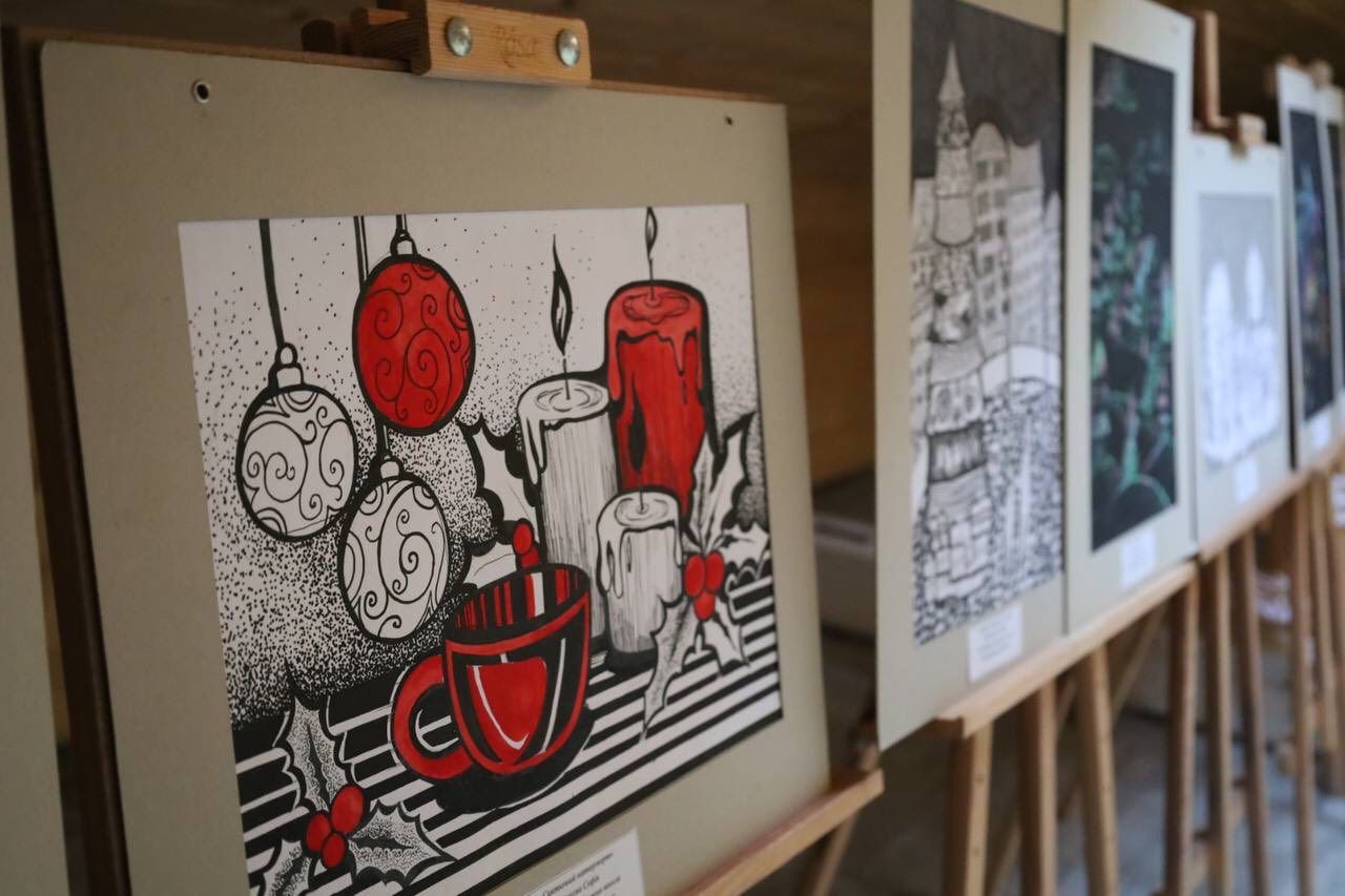 "Барви Різдва": у Коломиї відкрили виставку творчих робіт юних митців 17