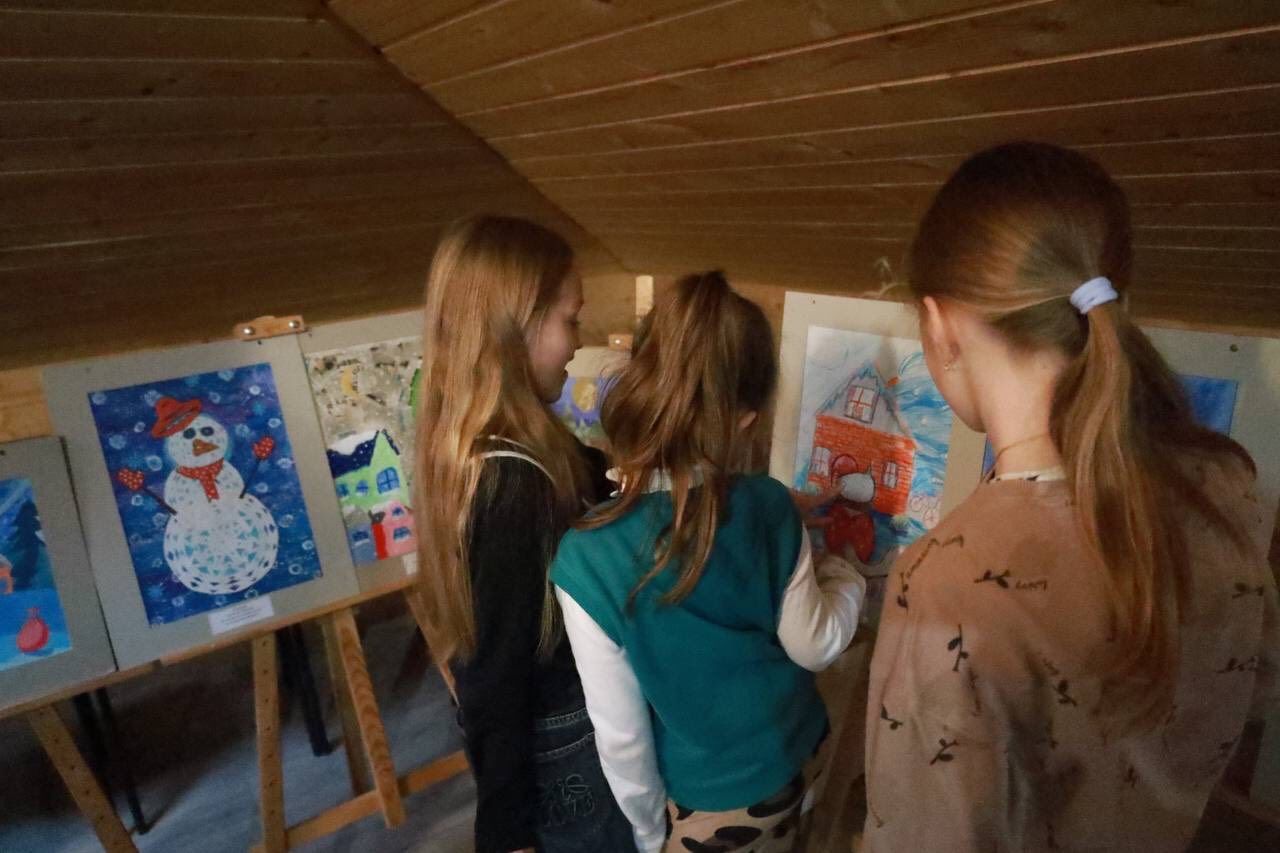 "Барви Різдва": у Коломиї відкрили виставку творчих робіт юних митців 19