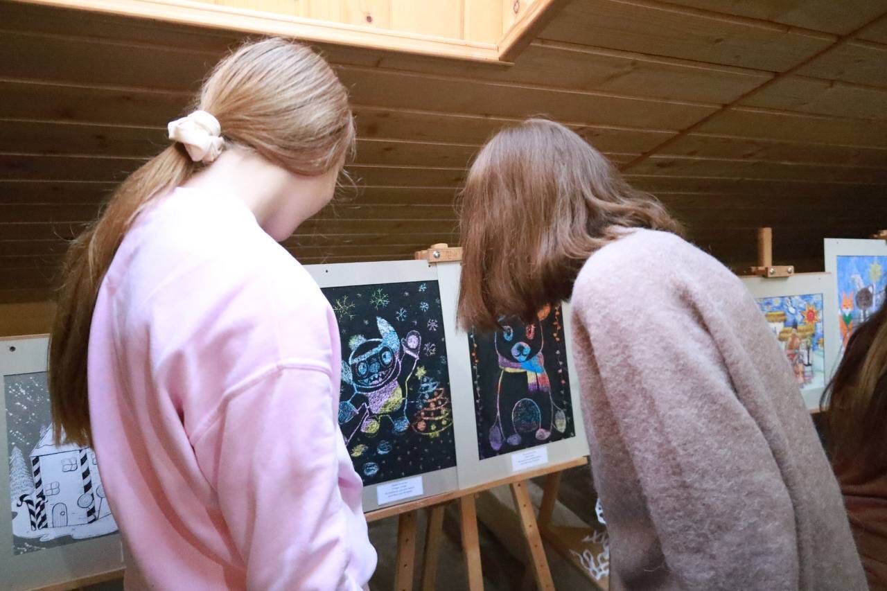 "Барви Різдва": у Коломиї відкрили виставку творчих робіт юних митців 20