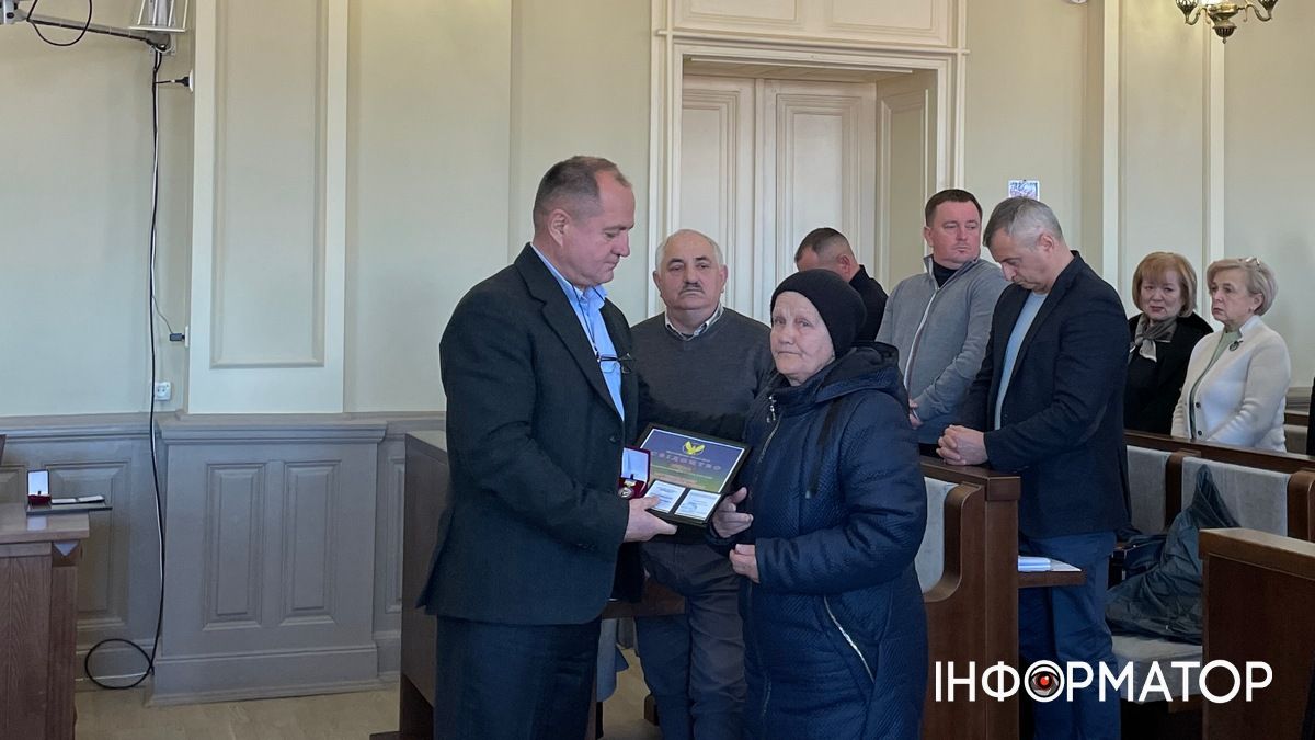 На сесії у Коломиї вручали відзнаки Почесного громадянина міста 24