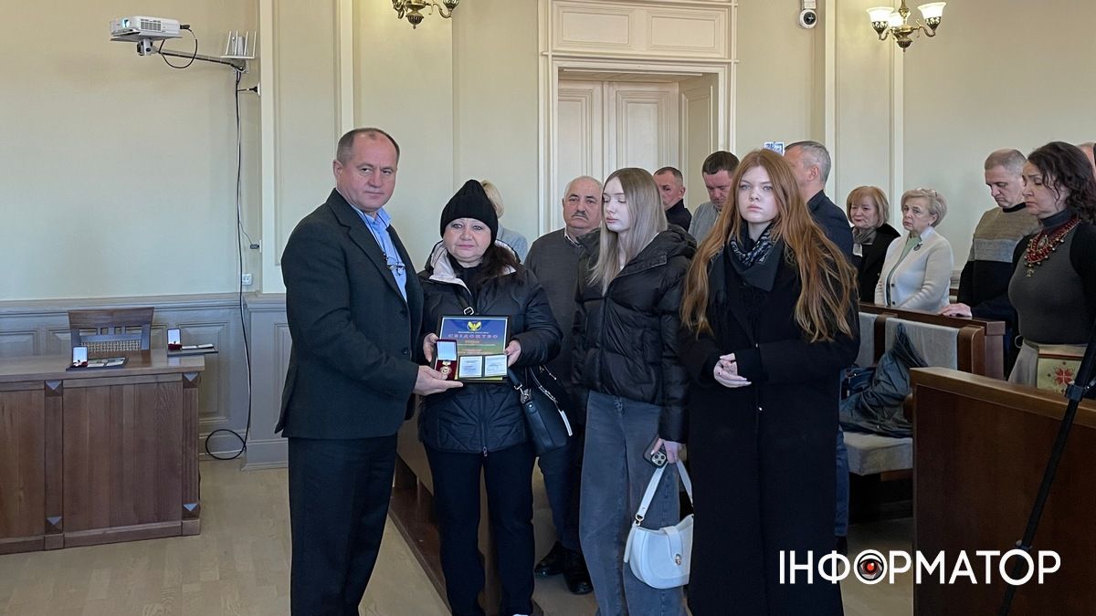 На сесії у Коломиї вручали відзнаки Почесного громадянина міста 23