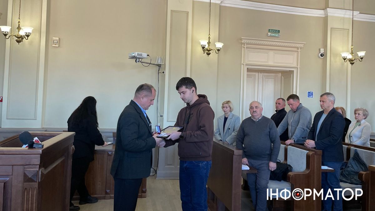 На сесії у Коломиї вручали відзнаки Почесного громадянина міста 20