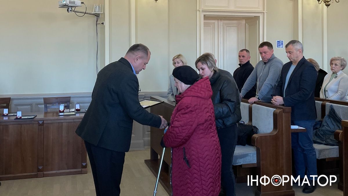 На сесії у Коломиї вручали відзнаки Почесного громадянина міста 19