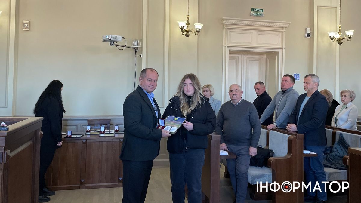 На сесії у Коломиї вручали відзнаки Почесного громадянина міста 18