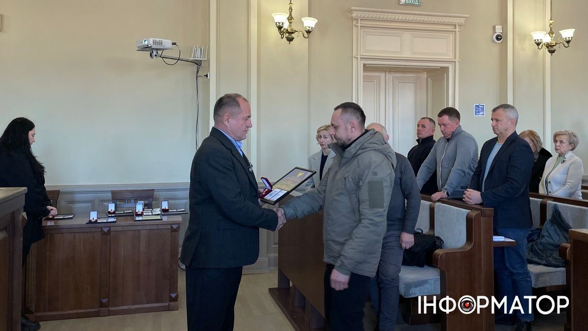 На сесії у Коломиї вручали відзнаки Почесного громадянина міста 17