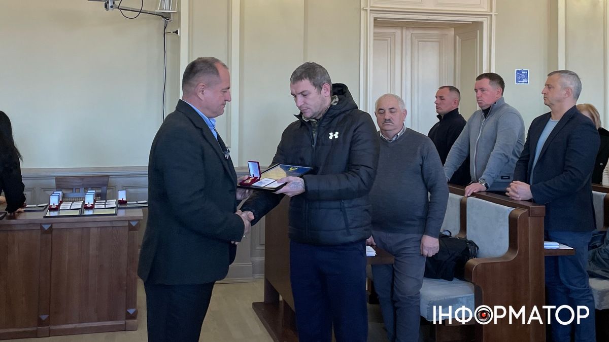 На сесії у Коломиї вручали відзнаки Почесного громадянина міста 16