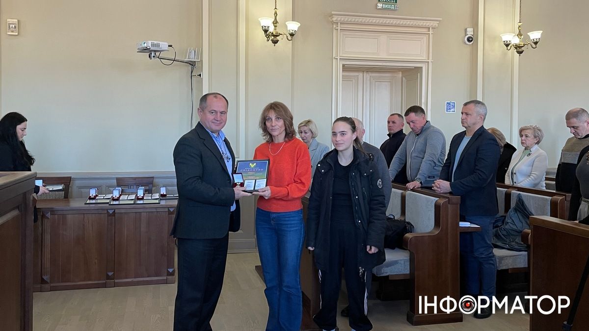 На сесії у Коломиї вручали відзнаки Почесного громадянина міста 14
