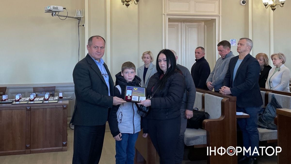 На сесії у Коломиї вручали відзнаки Почесного громадянина міста 11