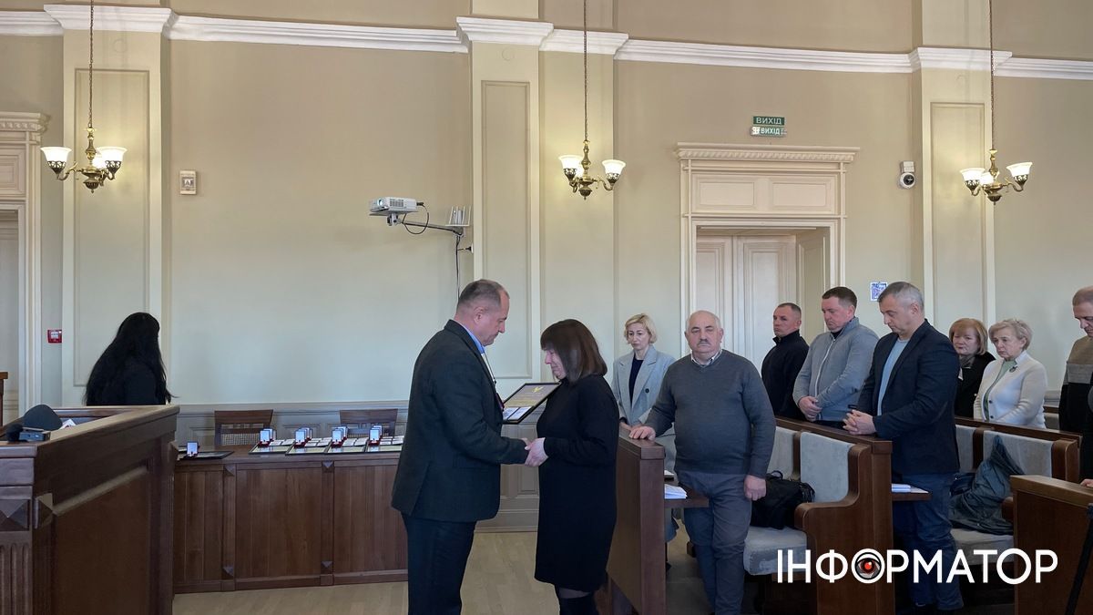 На сесії у Коломиї вручали відзнаки Почесного громадянина міста 10