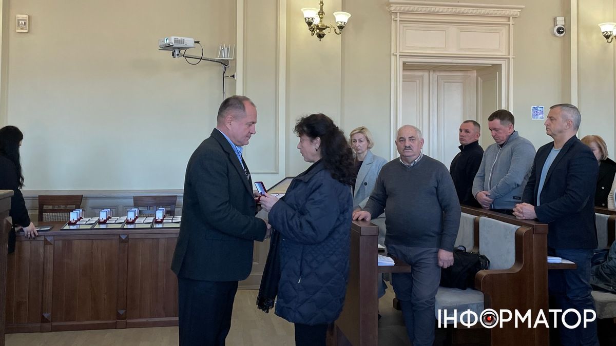 На сесії у Коломиї вручали відзнаки Почесного громадянина міста 9