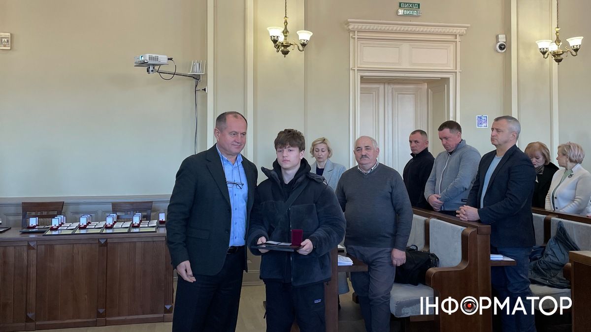 На сесії у Коломиї вручали відзнаки Почесного громадянина міста 7