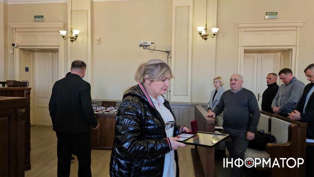 На сесії у Коломиї вручали відзнаки Почесного громадянина міста 5