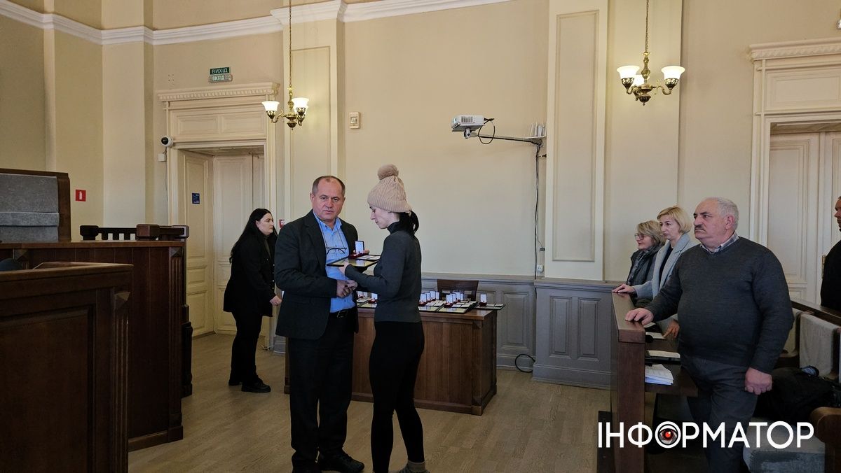 На сесії у Коломиї вручали відзнаки Почесного громадянина міста 2