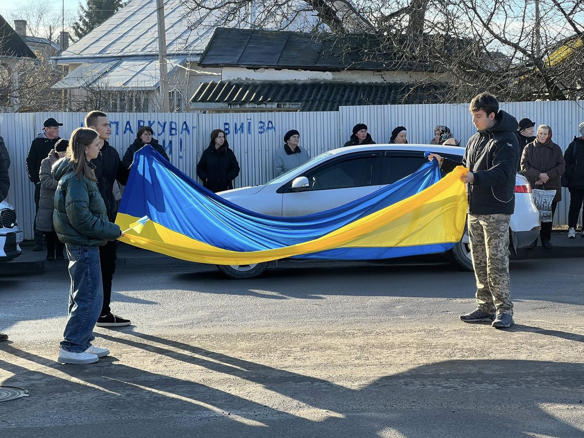 На Коломийщині "на щиті" зустріли полеглого воїна Юрія Дронюка 2