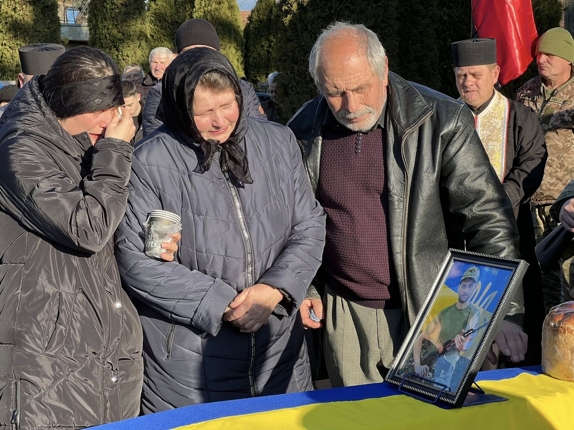 На Коломийщині "на щиті" зустріли полеглого воїна Юрія Дронюка 6