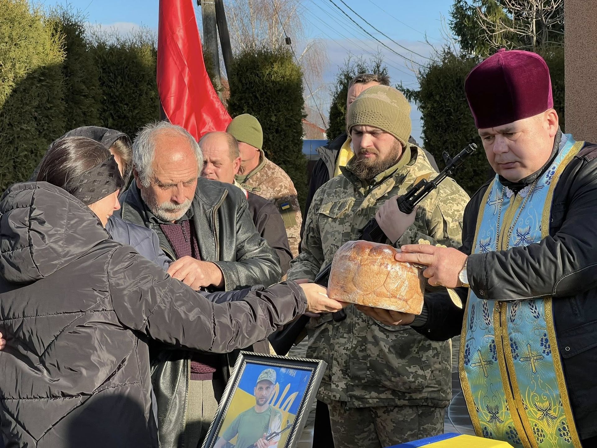 На Коломийщині "на щиті" зустріли полеглого воїна Юрія Дронюка 13