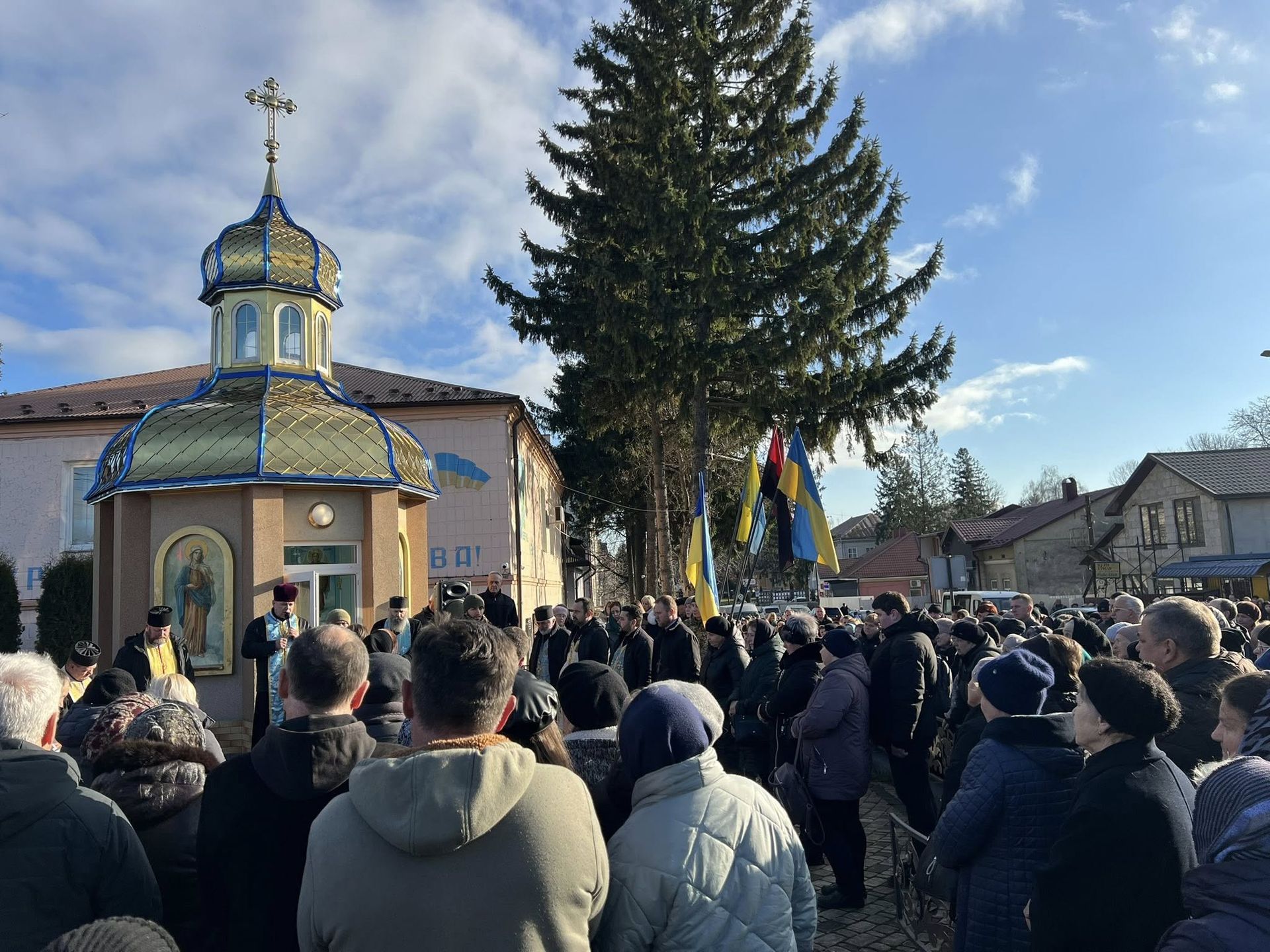 На Коломийщині "на щиті" зустріли полеглого воїна Юрія Дронюка 16