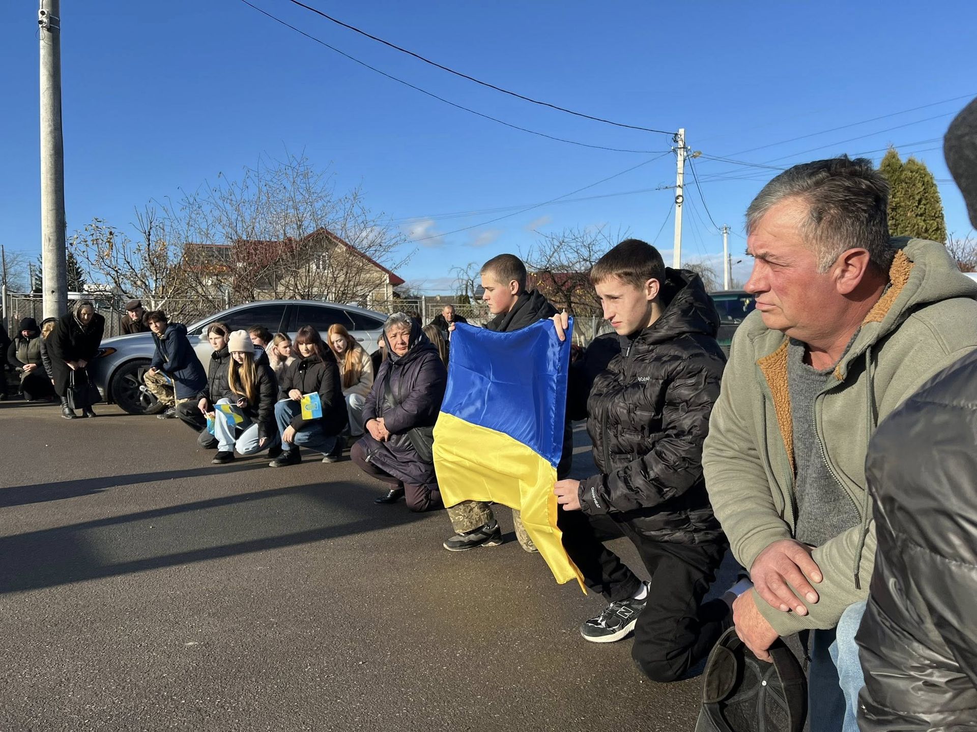 На Коломийщині "на щиті" зустріли полеглого воїна Юрія Дронюка 17
