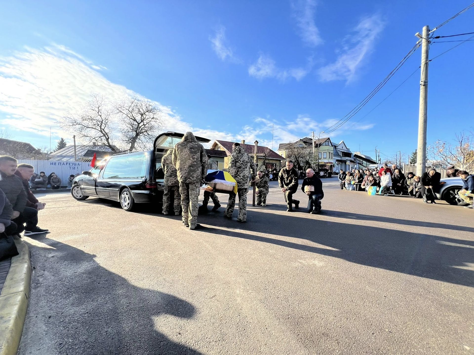 На Коломийщині "на щиті" зустріли полеглого воїна Юрія Дронюка 18