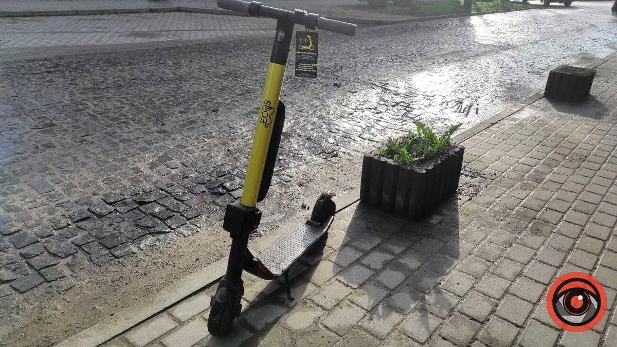У Коломиї заборонили рух прокатних самокатів на стометрівці та обмежили їх швидкість в деяких зонах