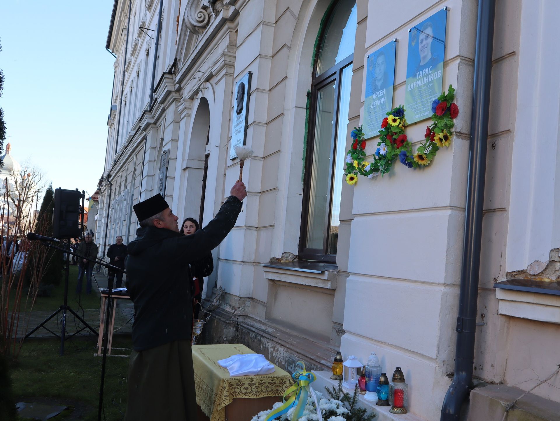 У Коломиї відкрили меморіальну дошку загиблому захиснику Арсену Деркачу 6