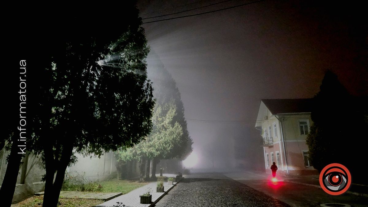 Повний нуар: фото Коломиї в обіймах ночі й туману 18