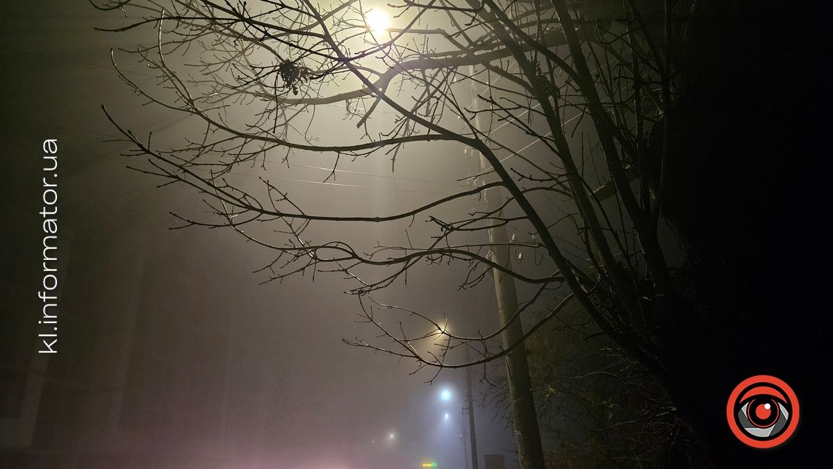 Повний нуар: фото Коломиї в обіймах ночі й туману 10