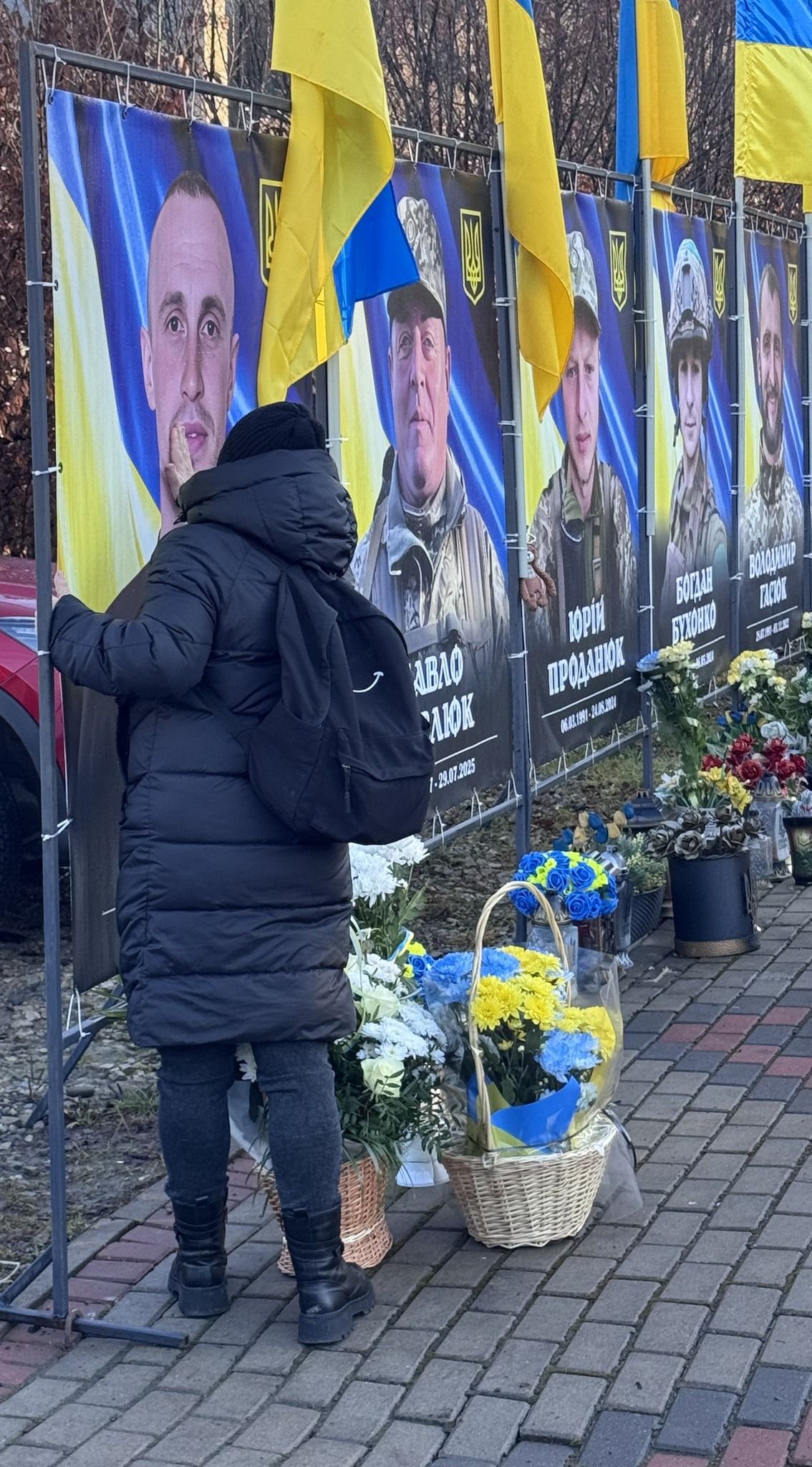 На Надвірнянщині відкрили меморіал померлому воїну Марʼяну Басарабі 2