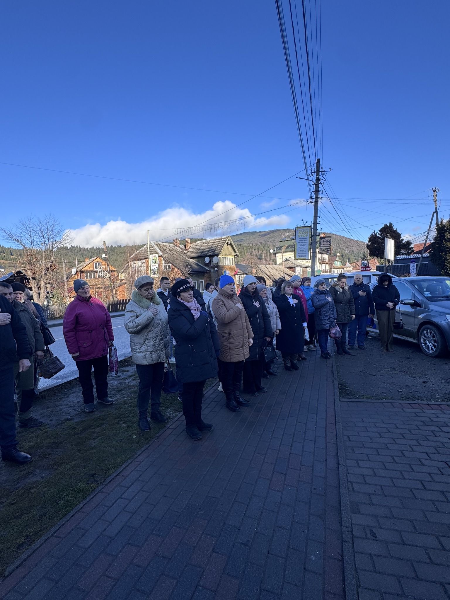На Надвірнянщині відкрили меморіал померлому воїну Марʼяну Басарабі 4