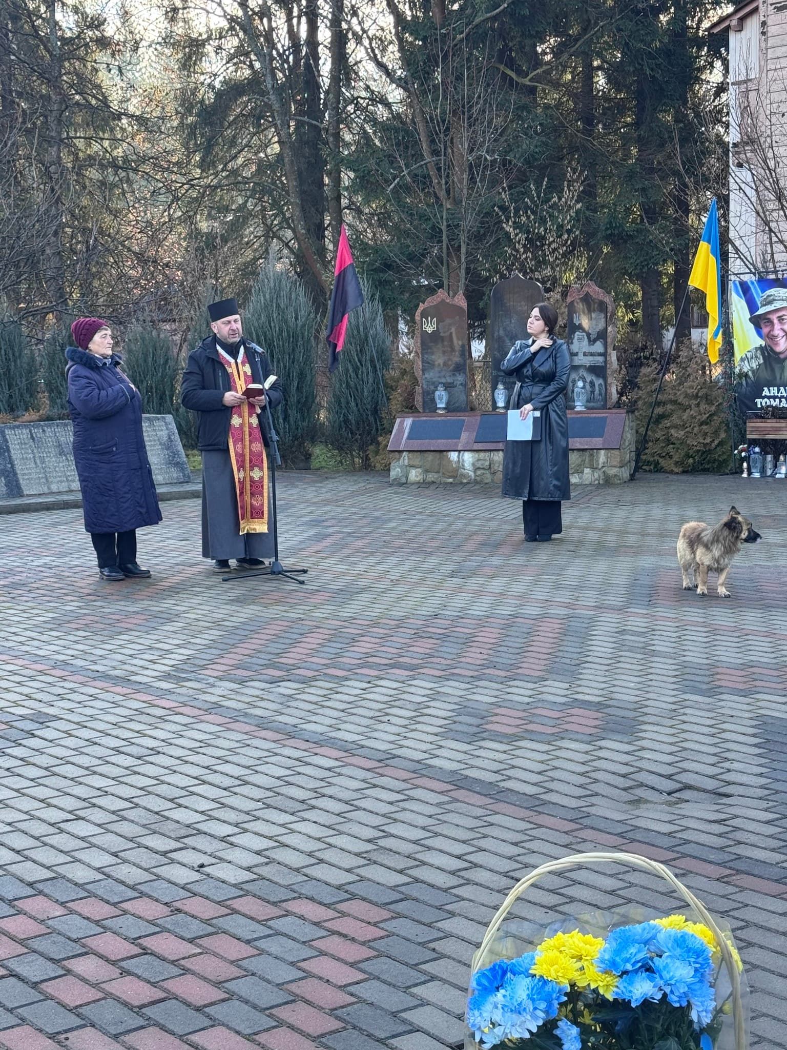 На Надвірнянщині відкрили меморіал померлому воїну Марʼяну Басарабі 3