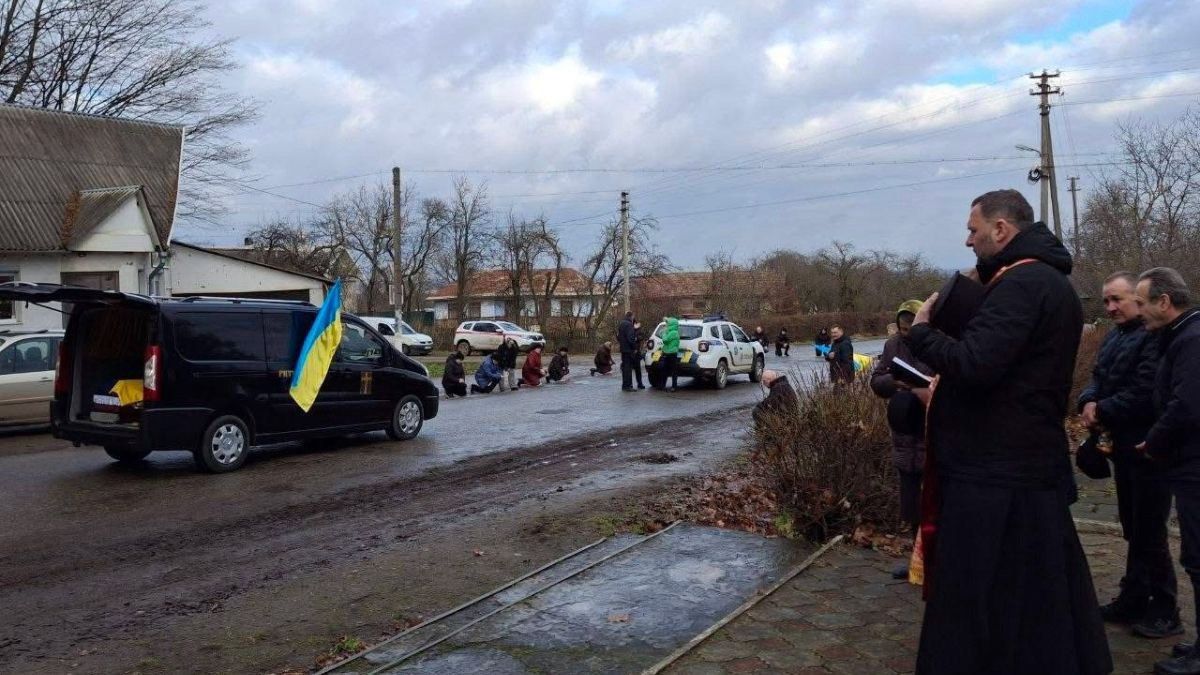 На вічний спочинок повернувся захисник з Коломийщини 4