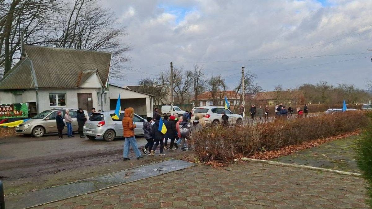 На вічний спочинок повернувся захисник з Коломийщини 5