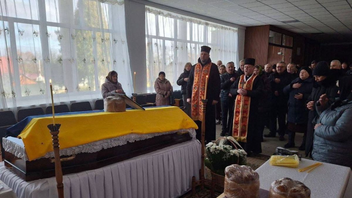 На вічний спочинок повернувся захисник з Коломийщини 7