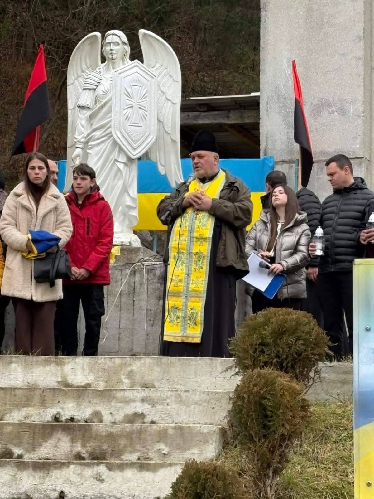 На Верховинщині відкрили банер загиблому Герою Івану Петруку 7