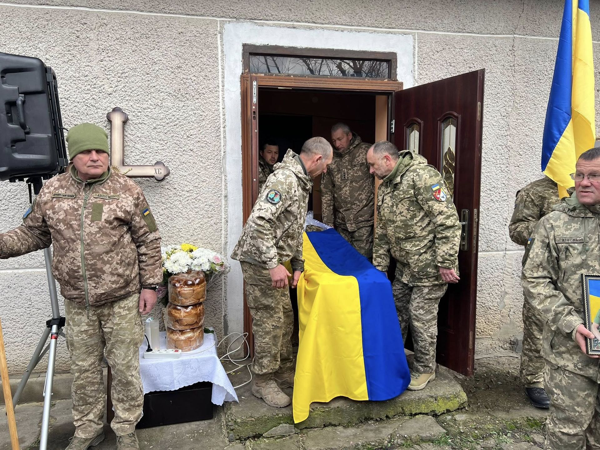 На Коломийщині попрощались із загиблим воїном Юрієм Дронюком 5