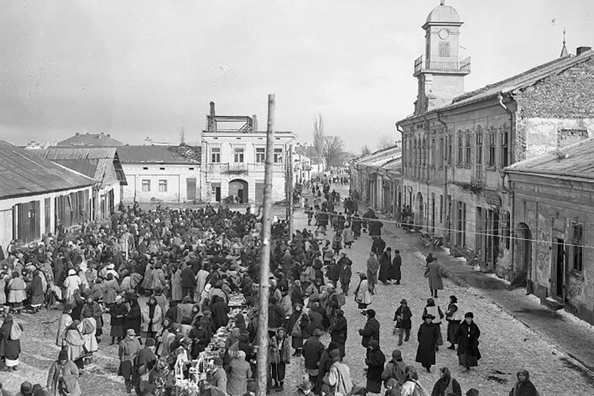 Центральна площа в Кутах Центральна площа в Кутах
