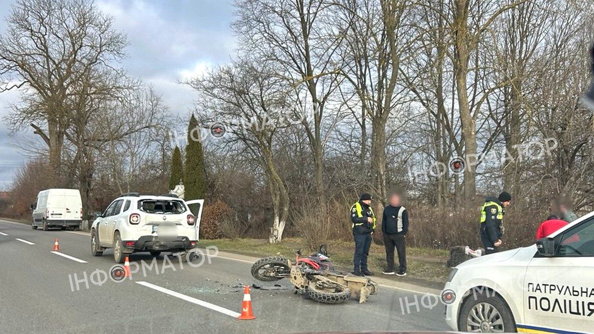 Неповнолітні хлопець та дівчина на мотоциклі потрапили в ДТП на Коломийщині