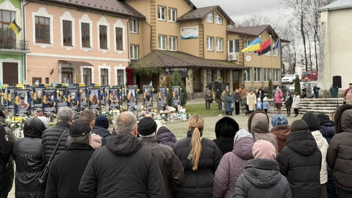 В Отинії освятили стели на честь полеглих Захисників України