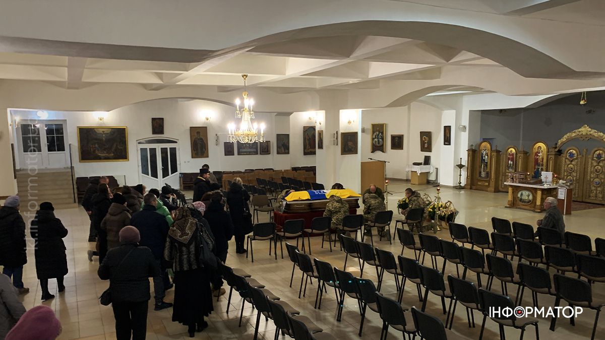 "На щиті" до Коломиї повернувся воїн Олександр Рижих 8