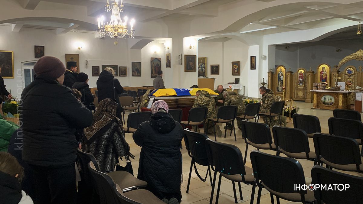 "На щиті" до Коломиї повернувся воїн Олександр Рижих 7