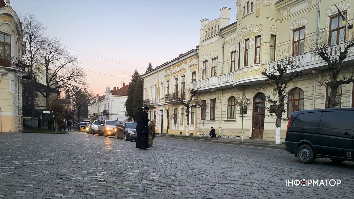 "На щиті" до Коломиї повернувся воїн Олександр Рижих 5
