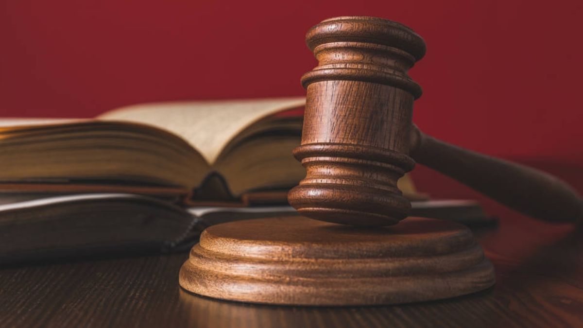 У Городенці директор фірми підробляв дані для виїзду за кордон: суд виніс вирок