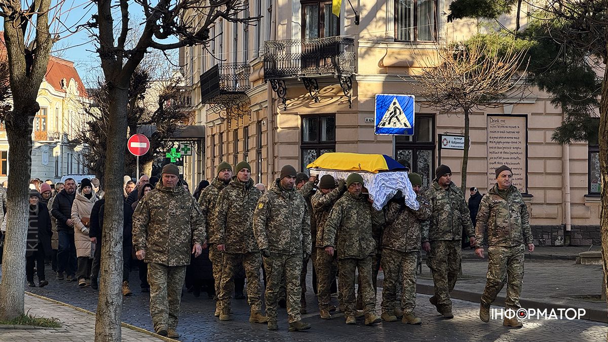 Був доброю та правдивою людиною: у Коломиї попрощалися із загиблим Олександром Рижих 6